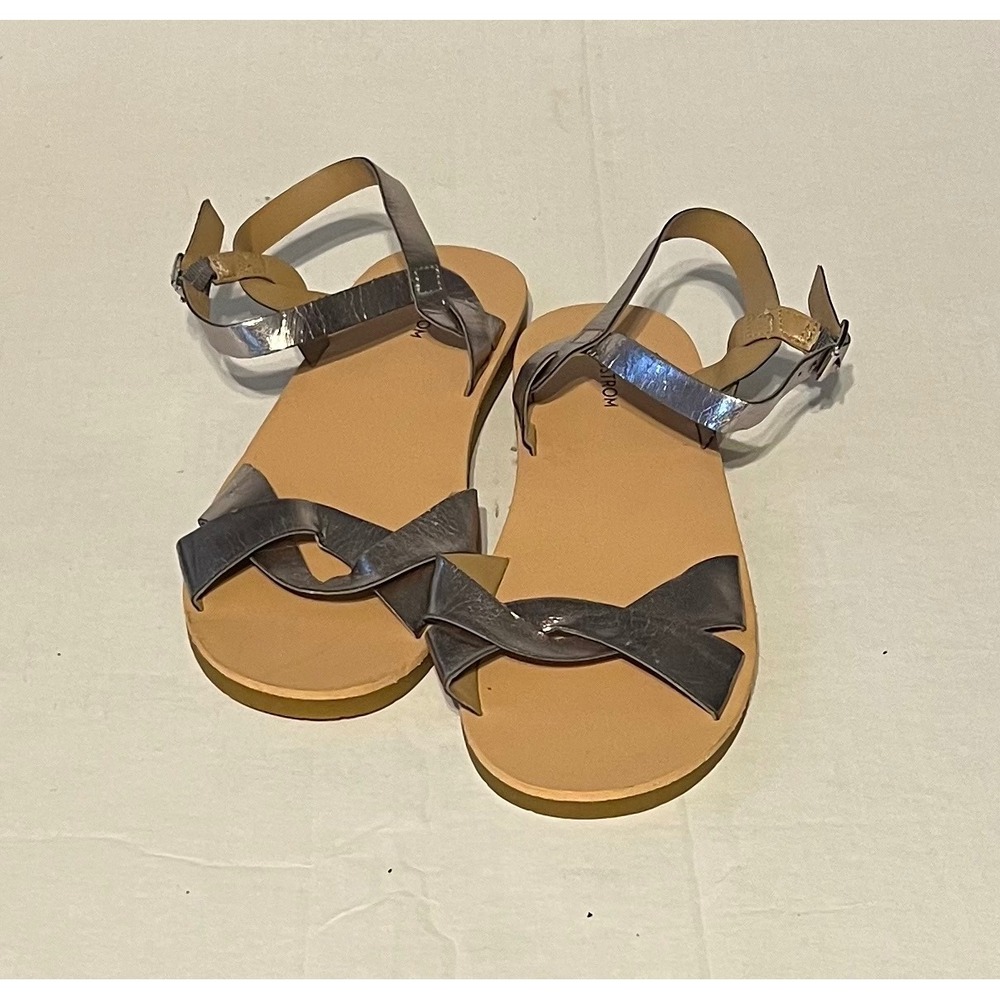 Nordstrom Women's Silver Metallic Flat Strappy Ankle Strap Sandals Size 6